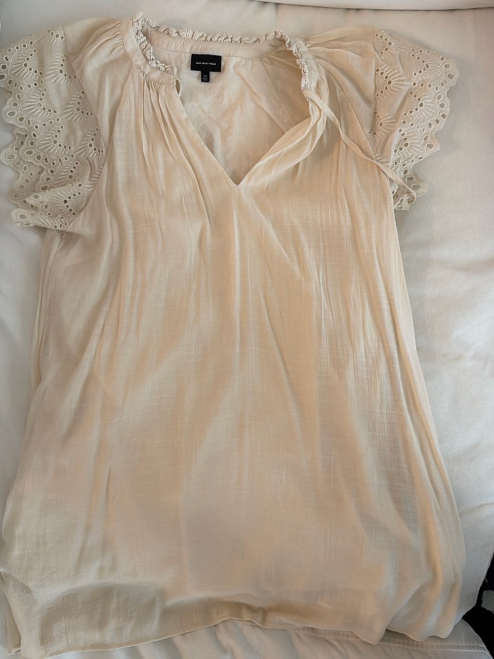 Who What Wear Eyelet Sleeve V-Neck Women's Top